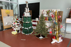 Božično - novoletna drevesa iz odpadnih materialov
